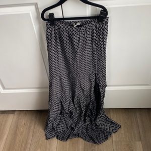A&F Maxi Skirt Black/White SIZE XSP - 5’3” and under Petite NEVER WORN